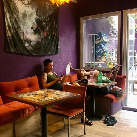 Chillout Hostel *